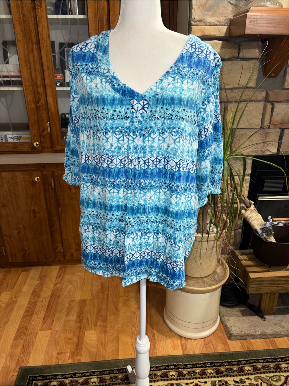 Woman Within size 18/20 large multicolored blue v/neck 3/4 sleeve with elastic